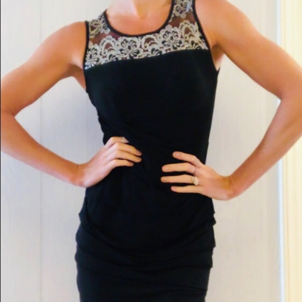 🖤 Valerie Bertinelli little black/lace dress